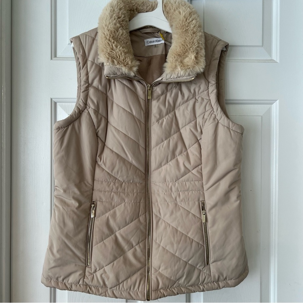 Calvin Klein Quilted Faux Fur Collar Puffer Vest- Beige M - Picture 2 of 10